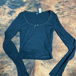 Divide long sleeve lace top